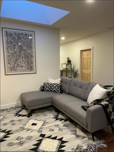 Cottage Street Downtown New Apartment,,3 star