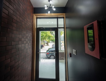 Diamond Suites Philadelphia Center,3224 W Diamond St,2 star