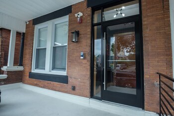 Diamond Suites Philadelphia Center,3224 W Diamond St,2 star