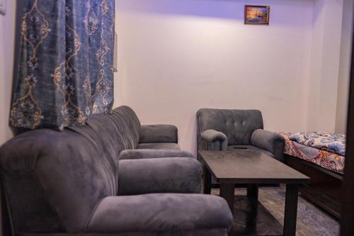 Vj Rooms,,2 star