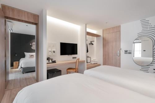 blu monkey hub and hotel bangtao beach phuket