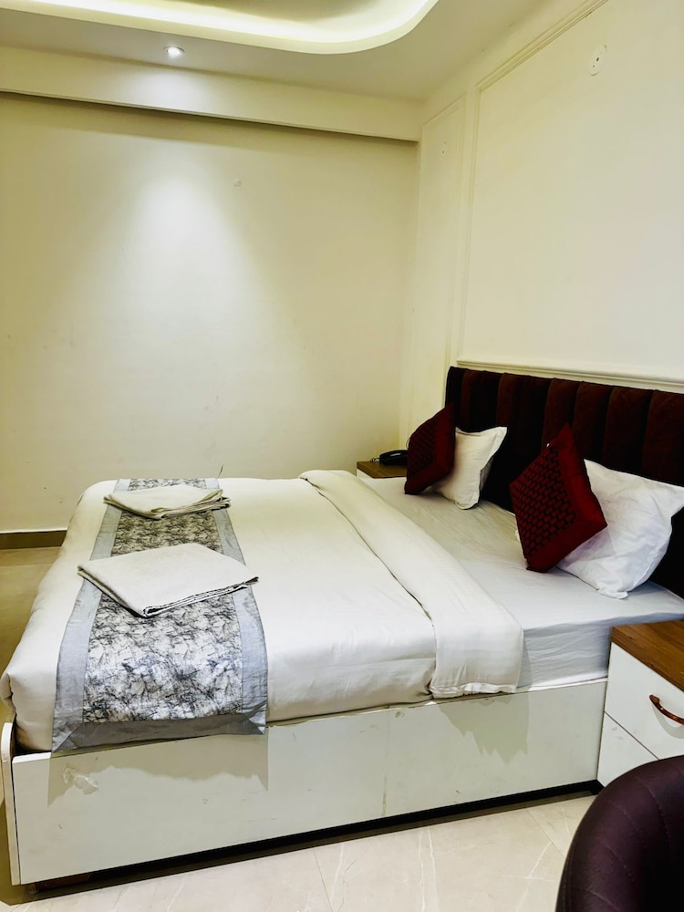 hotel prince inn by dsy hospitality