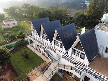 the novel holiday resorts