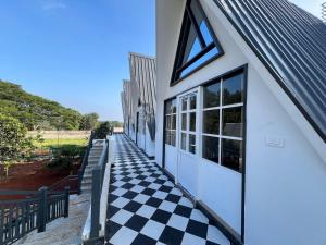 the novel holiday resorts