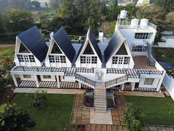 the novel holiday resorts