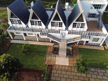 the novel holiday resorts