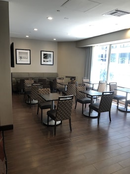 hampton inn and suites milwaukee downtown