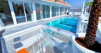 starland luxury pool villa pattaya 8 bedrooms