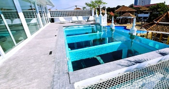 starland luxury pool villa pattaya 8 bedrooms