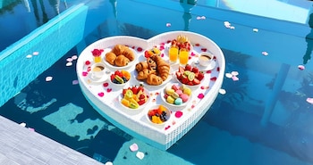 starland luxury pool villa pattaya 8 bedrooms