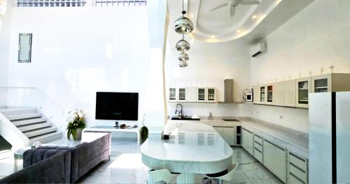 starland luxury pool villa pattaya 8 bedrooms