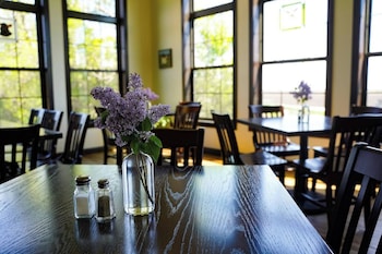 Nome Schoolhouse Inn And Event Center,,3 star
