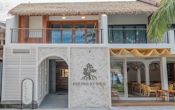 phi phi at pier