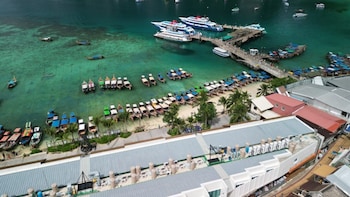 phi phi at pier