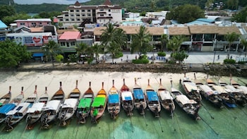 phi phi at pier