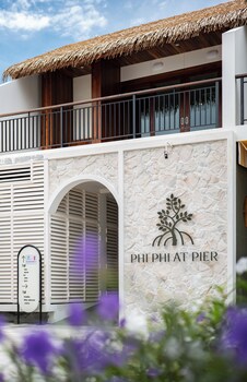 phi phi at pier