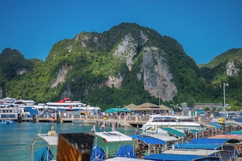 phi phi at pier