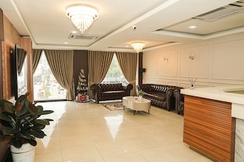 De Royal Hotel,,2 star