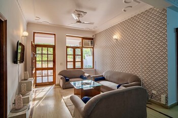 white house by the ganges