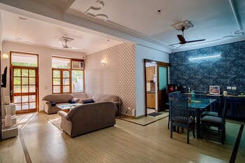 white house by the ganges