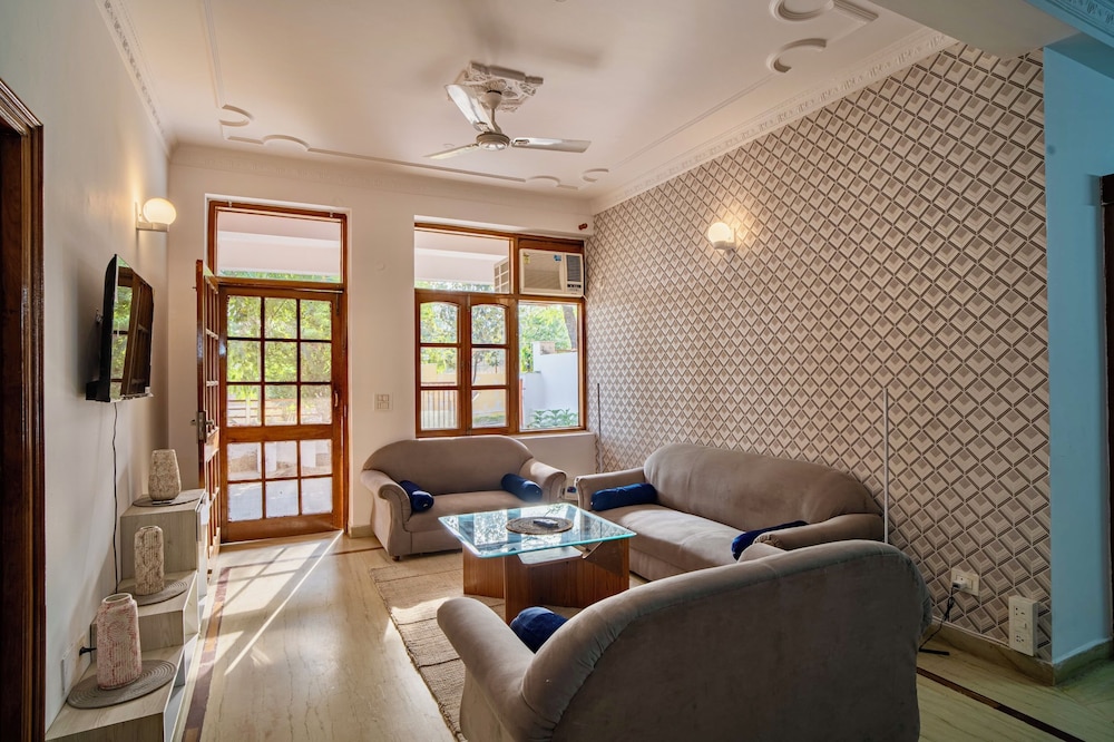 white house by the ganges