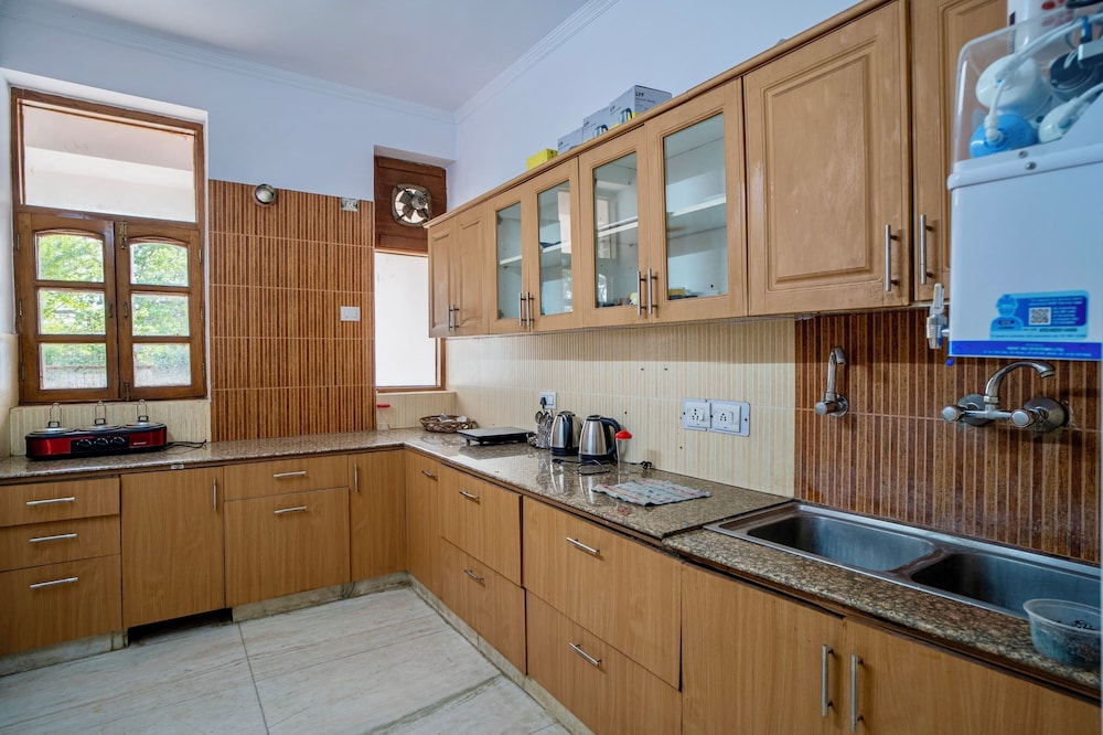 white house by the ganges