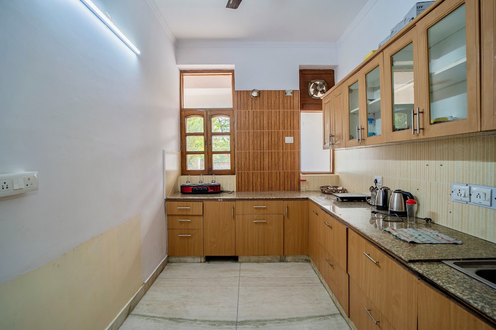 white house by the ganges