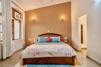 white house by the ganges