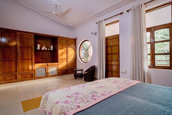 white house by the ganges