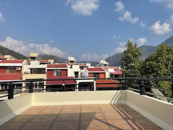 white house by the ganges