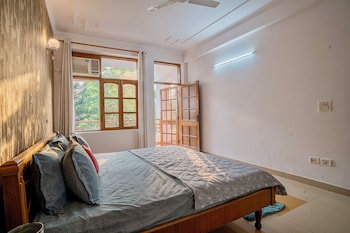 white house by the ganges