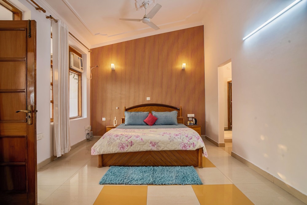 white house by the ganges