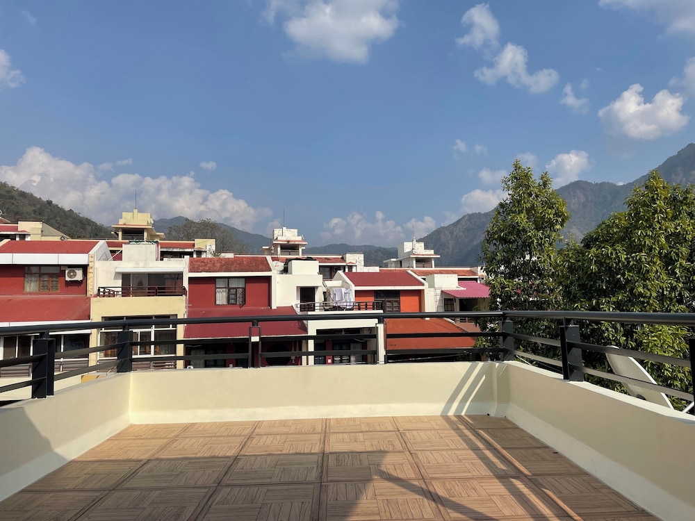 white house by the ganges