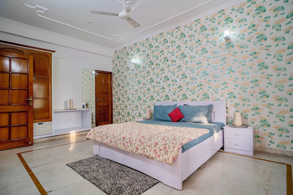 white house by the ganges