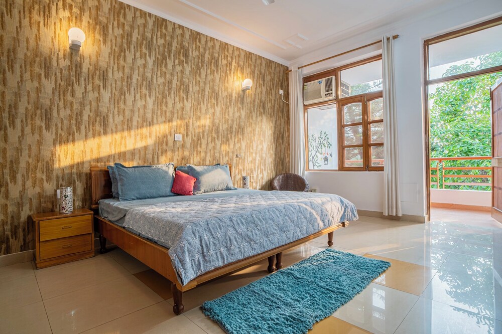 white house by the ganges