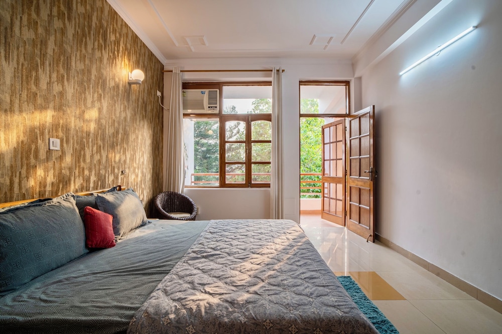 white house by the ganges