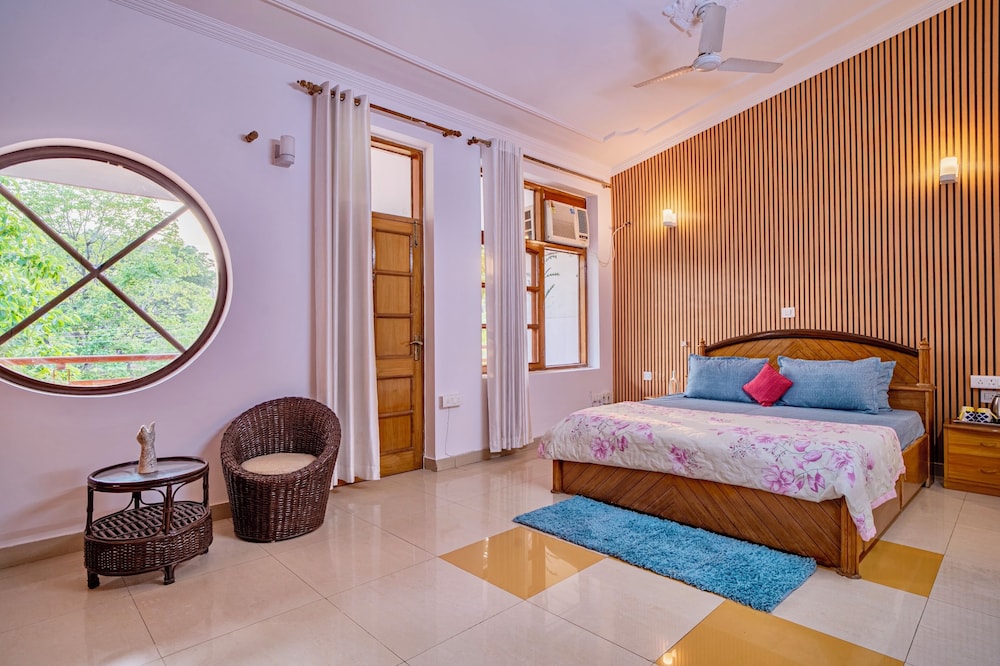 white house by the ganges