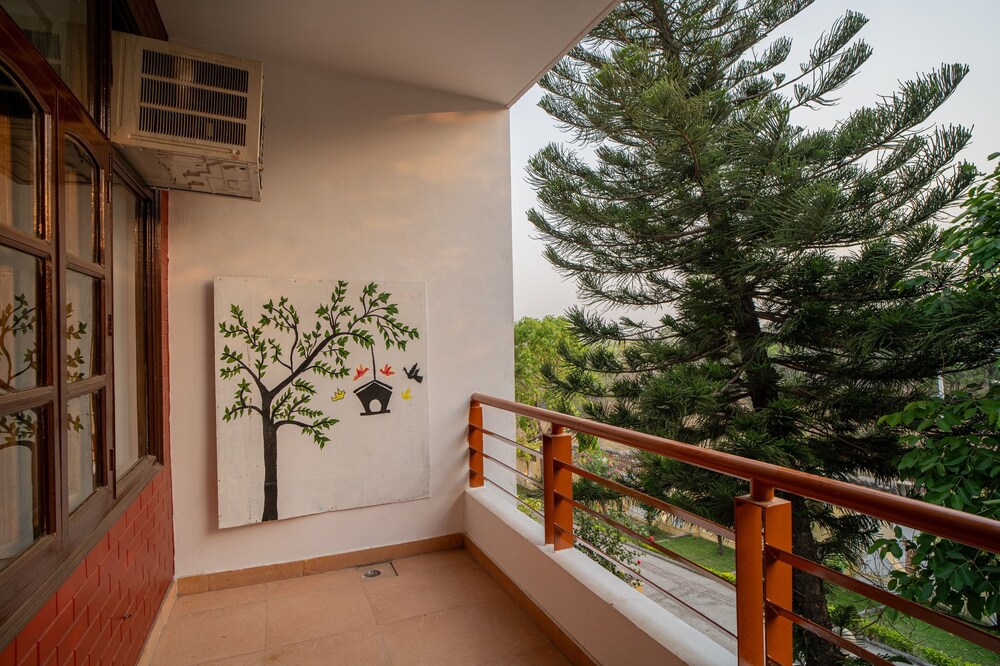 white house by the ganges