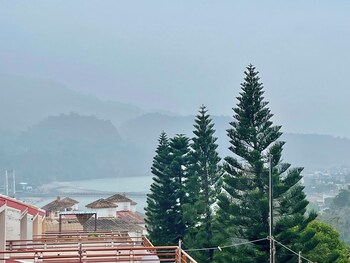 white house by the ganges