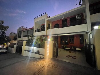 white house by the ganges