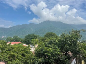 white house by the ganges