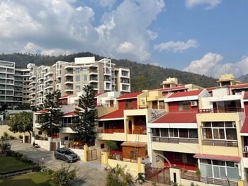 white house by the ganges