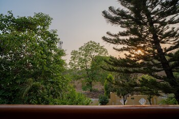 white house by the ganges