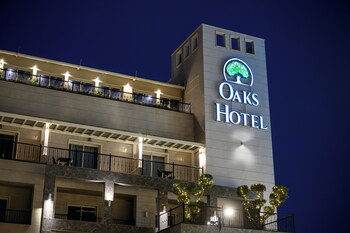 oaks hotel