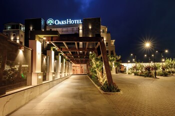 oaks hotel
