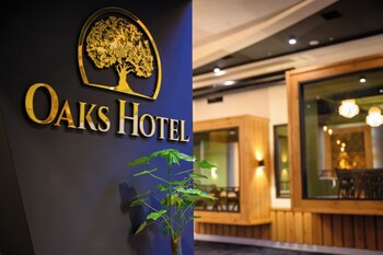 oaks hotel