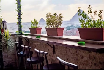 topaz pyramids view inn