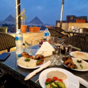 topaz pyramids view inn