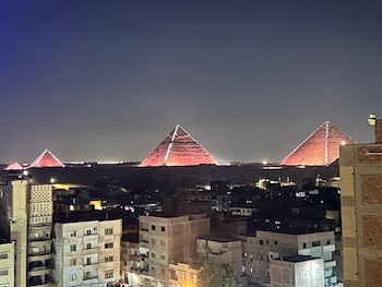 topaz pyramids view inn
