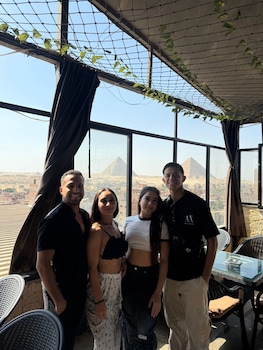 topaz pyramids view inn